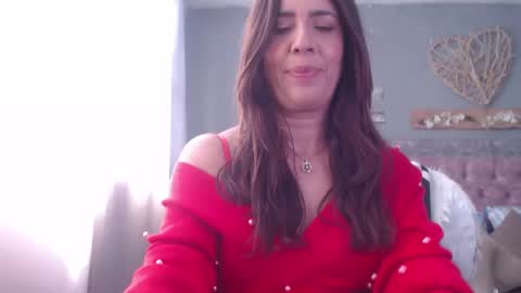 Hi guys   Im victoria  Be the one who can control me in PVT online show from 16, 12, 2024