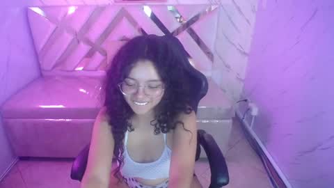 victoria_castillo_b online show from 12, 3, 2025