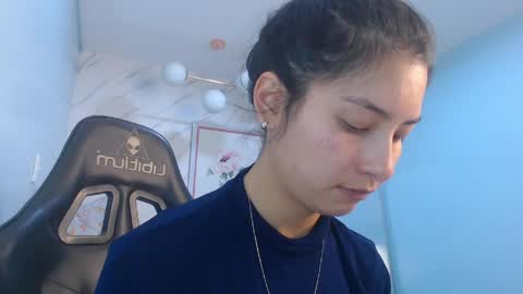 Snapshot of victoria_hernandez_t chatting on 27, 4, 2026 Victoria online show from 27, 4, 2026