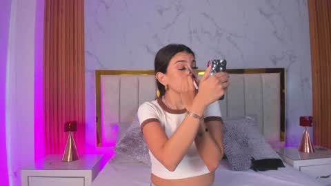 Snapshot of victoria_joliegb chatting on 8, 1, 2025 Victoria Lozano online show from 8, 1, 2025