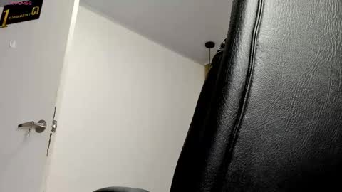Snapshot of victoria_noir_18 chatting on 15, 5, 2026 Vicky online show from 15, 5, 2026