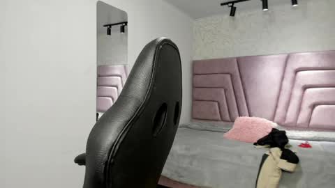 Snapshot of victoria_noir_18 chatting on 30, 5, 2026 Vicky online show from 30, 5, 2026