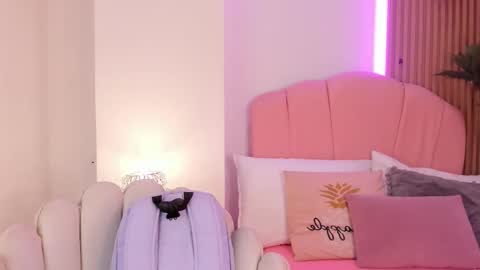 victoria  online show from 4, 12, 2025