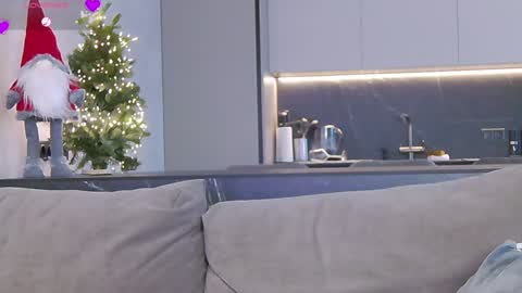 Miss V online show from 1, 1, 2025