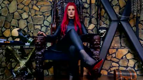 Snapshot of victoriaheller chatting on 8, 11, 2025 Victoria Heller online show from 8, 11, 2025