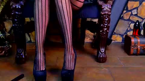 Snapshot of victoriaheller chatting on 18, 11, 2025 Victoria Heller online show from 18, 11, 2025