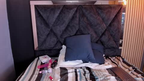 Snapshot of victoriajohns_mjs chatting on 10, 2, 2025 VICTORIA JOHNS online show from 10, 2, 2025