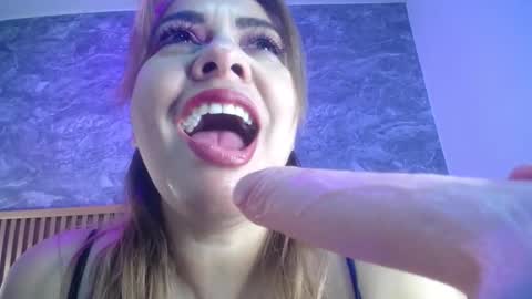 Snapshot of victoriamil1 chatting on 10, 10, 2025 victoriamil1 online show from 10, 10, 2025