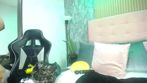 Snapshot of victoriamil1 chatting on 21, 11, 2025 victoriamil1 online show from 21, 11, 2025