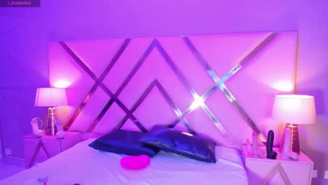 Snapshot of victoriapowell chatting on 24, 9, 2025 Victoria online show from 24, 9, 2025