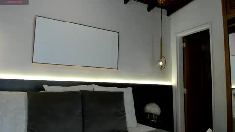 Victoria Shelby  online show from 17, 9, 2025