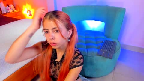 Snapshot of victoriasmithtv chatting on 12, 3, 2025 victoriasmithtv online show from 12, 3, 2025