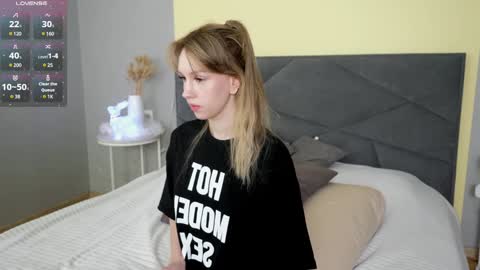 Snapshot of victoriathomsons chatting on 18, 12, 2024 V I C T O R I A online show from 18, 12, 2024