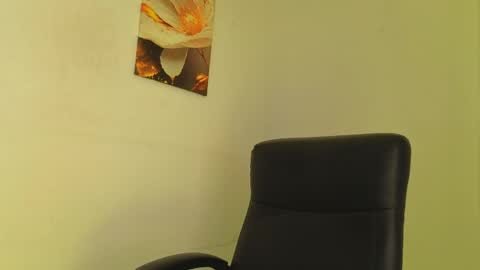 Snapshot of viiolet_collins chatting on 25, 4, 2026 VIOLET online show from 25, 4, 2026