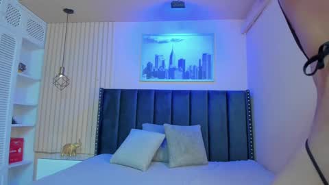 Viiolett online show from 12, 1, 2025