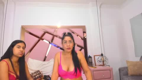 Snapshot of vikitomson chatting on 3, 2, 2025 vikiTomson online show from 3, 2, 2025