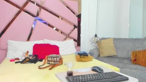 Snapshot of vikitomson chatting on 12, 2, 2025 vikiTomson online show from 12, 2, 2025