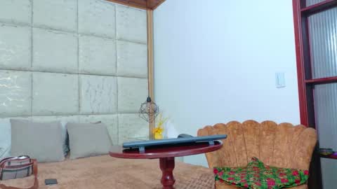 Snapshot of vikitomson chatting on 16, 9, 2025 vikiTomson online show from 16, 9, 2025