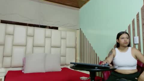 Snapshot of vikitomson chatting on 3, 3, 2026 vikiTomson online show from 3, 3, 2026