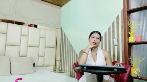 vikiTomson online show from 12, 4, 2026