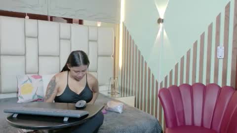 Snapshot of vikitomson chatting on 28, 4, 2026 vikiTomson online show from 28, 4, 2026