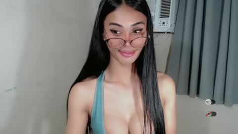 Snapshot of vikkylustfull chatting on 8, 3, 2025 vikkylustfull online show from 8, 3, 2025