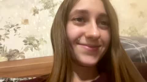 Snapshot of viktoria9898 chatting on 3, 2, 2025 Sweett online show from 3, 2, 2025