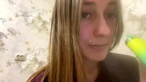 Snapshot of viktoria9898 chatting on 4, 2, 2025 Sweett online show from 4, 2, 2025