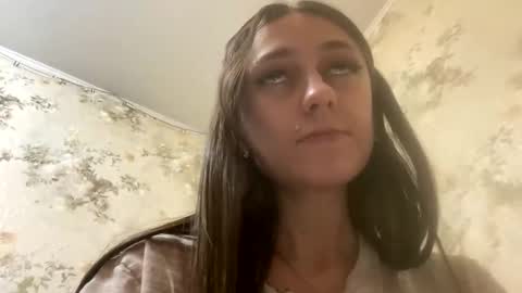 Snapshot of viktoria9898 chatting on 2, 3, 2025 Sweett online show from 2, 3, 2025