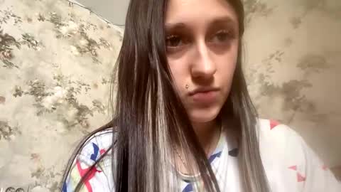 Snapshot of viktoria9898 chatting on 23, 9, 2025 Sweett online show from 23, 9, 2025