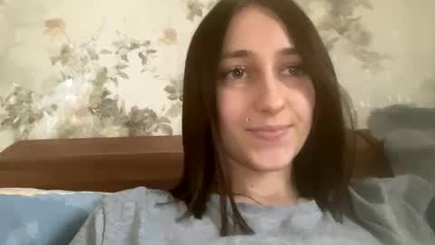 Snapshot of viktoria9898 chatting on 28, 10, 2025 Sweett online show from 28, 10, 2025