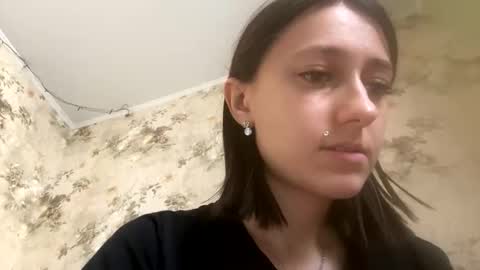 Snapshot of viktoria9898 chatting on 17, 11, 2025 Sweett online show from 17, 11, 2025