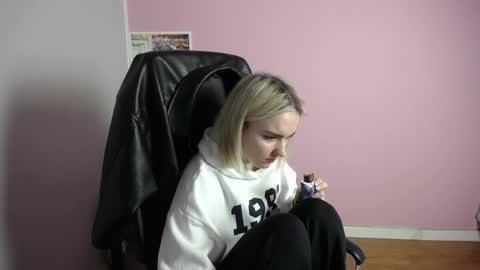 viktoria_lovely online show from 27, 3, 2026