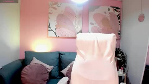 Snapshot of vikypetiteee chatting on 13, 11, 2025 Victoria online show from 13, 11, 2025