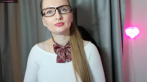 Snapshot of viola_1 chatting on 30, 4, 2026 Funny girl online show from 30, 4, 2026