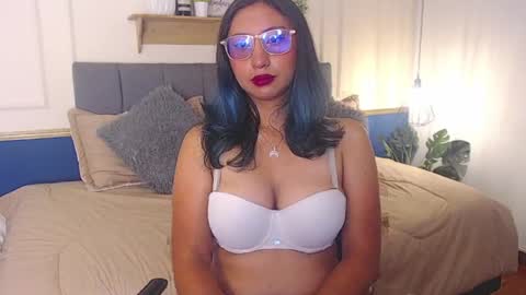 Snapshot of violet_2003 chatting on 8, 4, 2026 V I O L E T online show from 8, 4, 2026