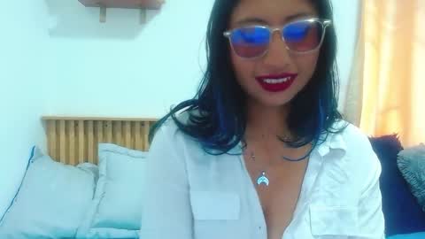 Snapshot of violet_2003 chatting on 8, 5, 2026 V I O L E T online show from 8, 5, 2026