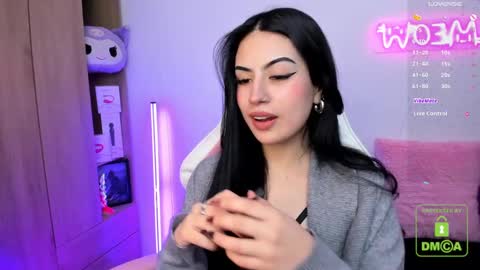 Snapshot of violet_catt chatting on 4, 3, 2025 Violeta  online show from 4, 3, 2025