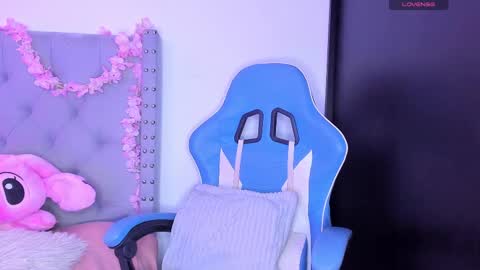 Snapshot of violet_rost chatting on 8, 9, 2025 Violet online show from 8, 9, 2025