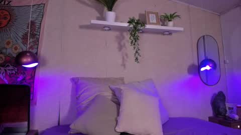 Snapshot of violeta_dh chatting on 6, 10, 2025 Violeta online show from 6, 10, 2025