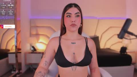 Snapshot of violeta_marquez chatting on 21, 11, 2025 violeta_marquez online show from 21, 11, 2025