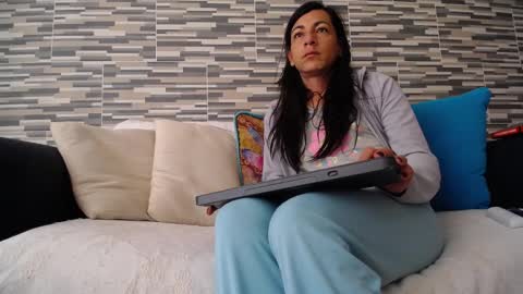 Snapshot of violetagomez_co chatting on 2, 11, 2025 Violeta Gmez online show from 2, 11, 2025