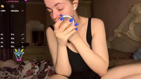 Snapshot of violetamelia chatting on 19, 4, 2026 Eva online show from 19, 4, 2026