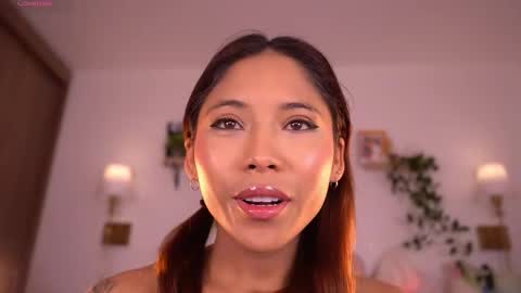 Snapshot of violeth___ chatting on 4, 12, 2025 violeth___ online show from 4, 12, 2025