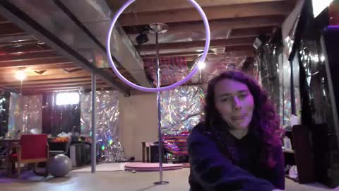 Violet Hooper online show from 18, 2, 2025