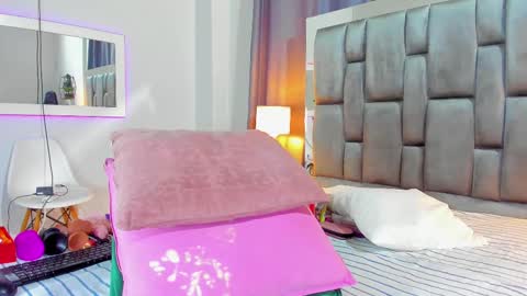 Violet  online show from 7, 10, 2025