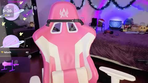 Snapshot of violetqs chatting on 19, 12, 2025 online show from 19, 12, 2025