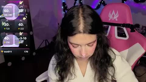 Snapshot of violetqs chatting on 22, 12, 2025 online show from 22, 12, 2025