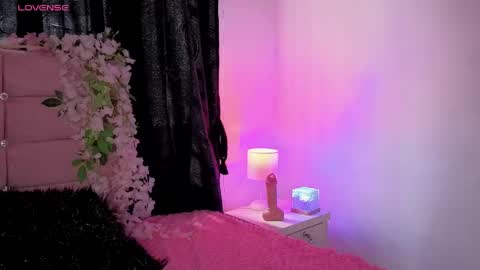 Snapshot of violetqs chatting on 9, 5, 2026 online show from 9, 5, 2026