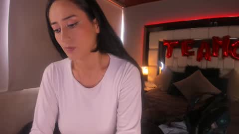 Snapshot of violetskinny chatting on 11, 3, 2025 violetskinny online show from 11, 3, 2025